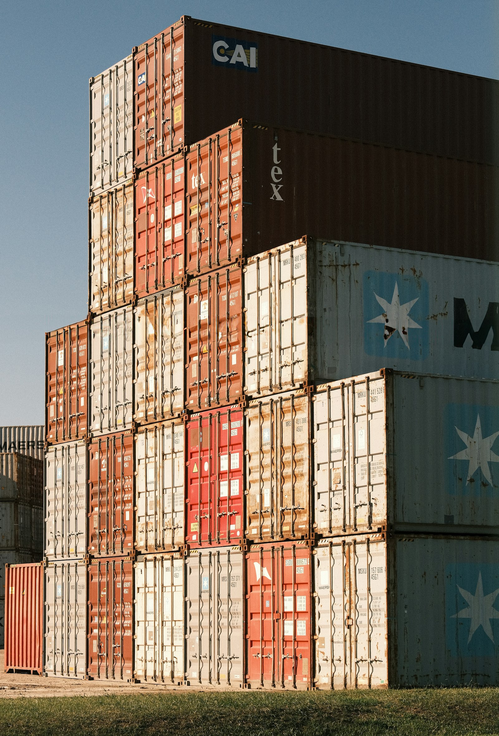 Conteneurs maritimes empilés pour l’import-export